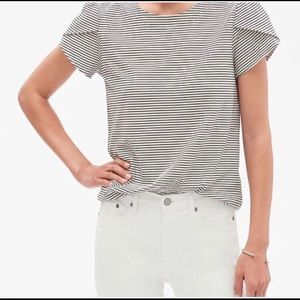 NWT Banana republic designer fit tee size small